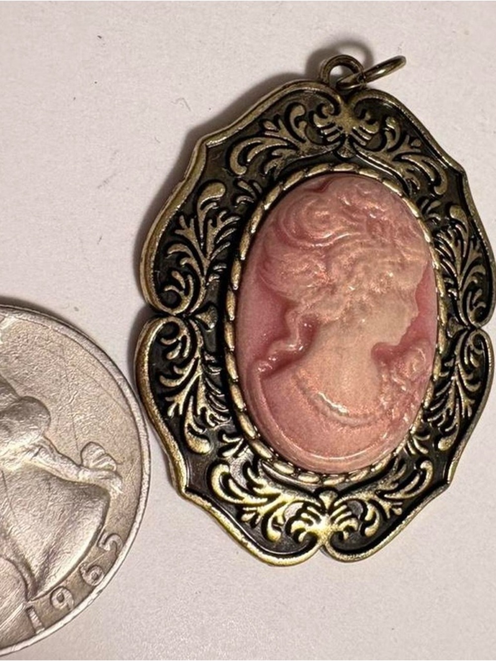 Antique-Style Pink Cameo style Pendant Necklace - Picture 3 of 5